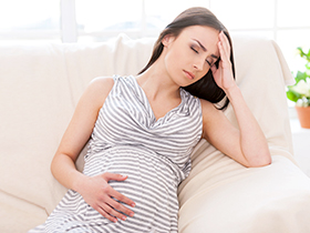 孕期不適怎麼辦？緩解孕吐、水腫、便祕脹氣與失眠有方法