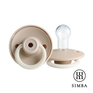 【Simba 小獅王辛巴】扭扭圓型夜光安撫奶嘴（全齡）-鮮奶茶